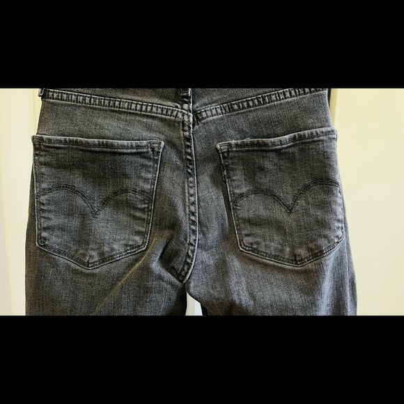 Levis High-Rise Skinny Jeans - Picture 5 of 6